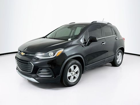 Used 2019 Chevrolet Trax LT w/ LT Convenience Package FWD image 3