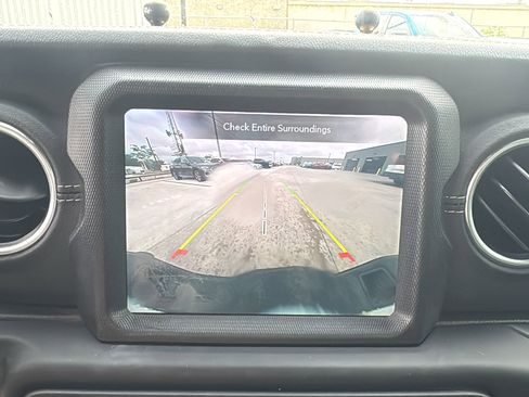 Certified 2020 Jeep Gladiator Overland image 18