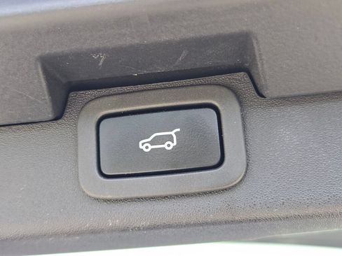 Used 2019 Land Rover Discovery HSE AWD/4WD image 18