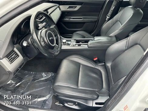 Used 2017 Jaguar XF Premium image 11