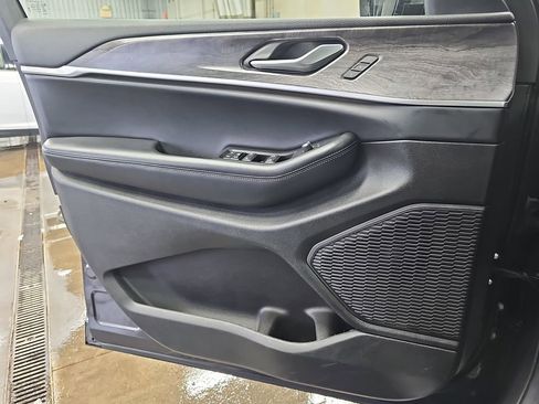 Used 2024 Jeep Grand Cherokee L Limited w/ Luxury Tech Group II image 27