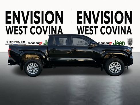 Used 2025 Toyota Tacoma SR5 image 12