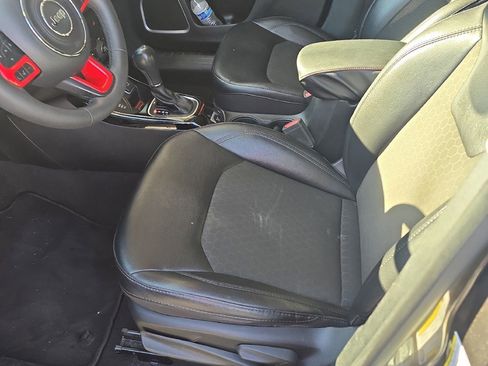 Used 2021 Jeep Compass Latitude image 3