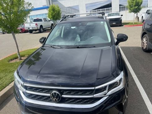 Used 2022 Volkswagen Taos SEL image 2
