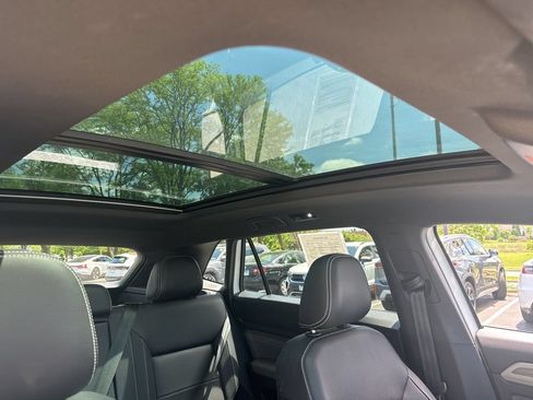 Used 2023 Volkswagen Atlas Cross Sport SE w/ Panoramic Sunroof Package AWD/4WD image 19
