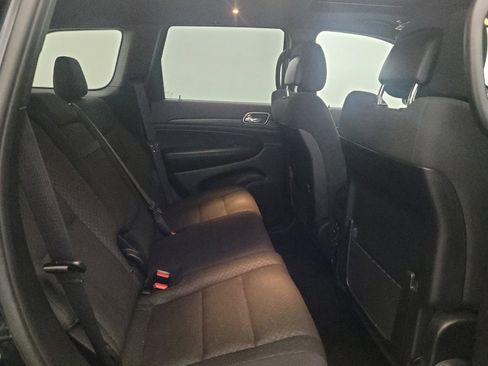 Used 2019 Jeep Grand Cherokee Laredo RWD image 19