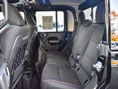 Used 2021 Jeep Gladiator Rubicon image 12