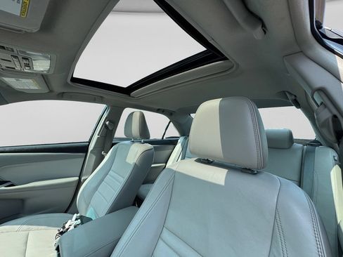 Used 2015 Toyota Camry XLE w/ Moonroof Package FWD image 25