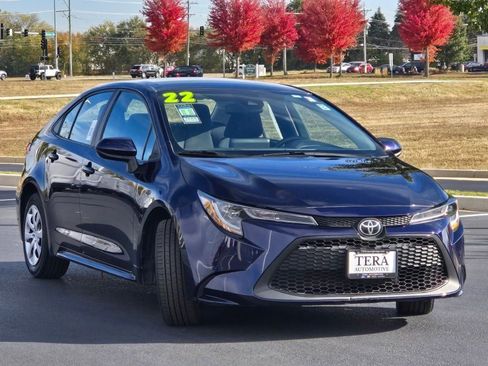 Used 2022 Toyota Corolla LE image 3