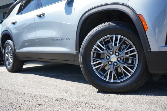 Used 2026 Chevrolet Traverse LT FWD image 8