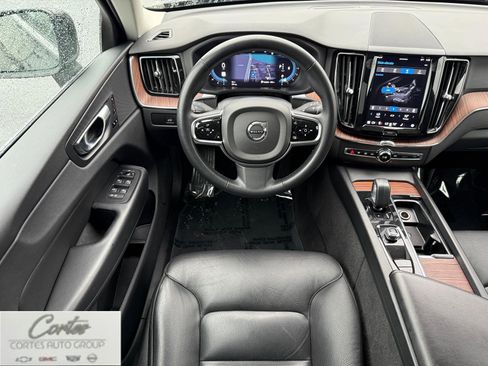Used 2023 Volvo XC60 B5 Plus image 17