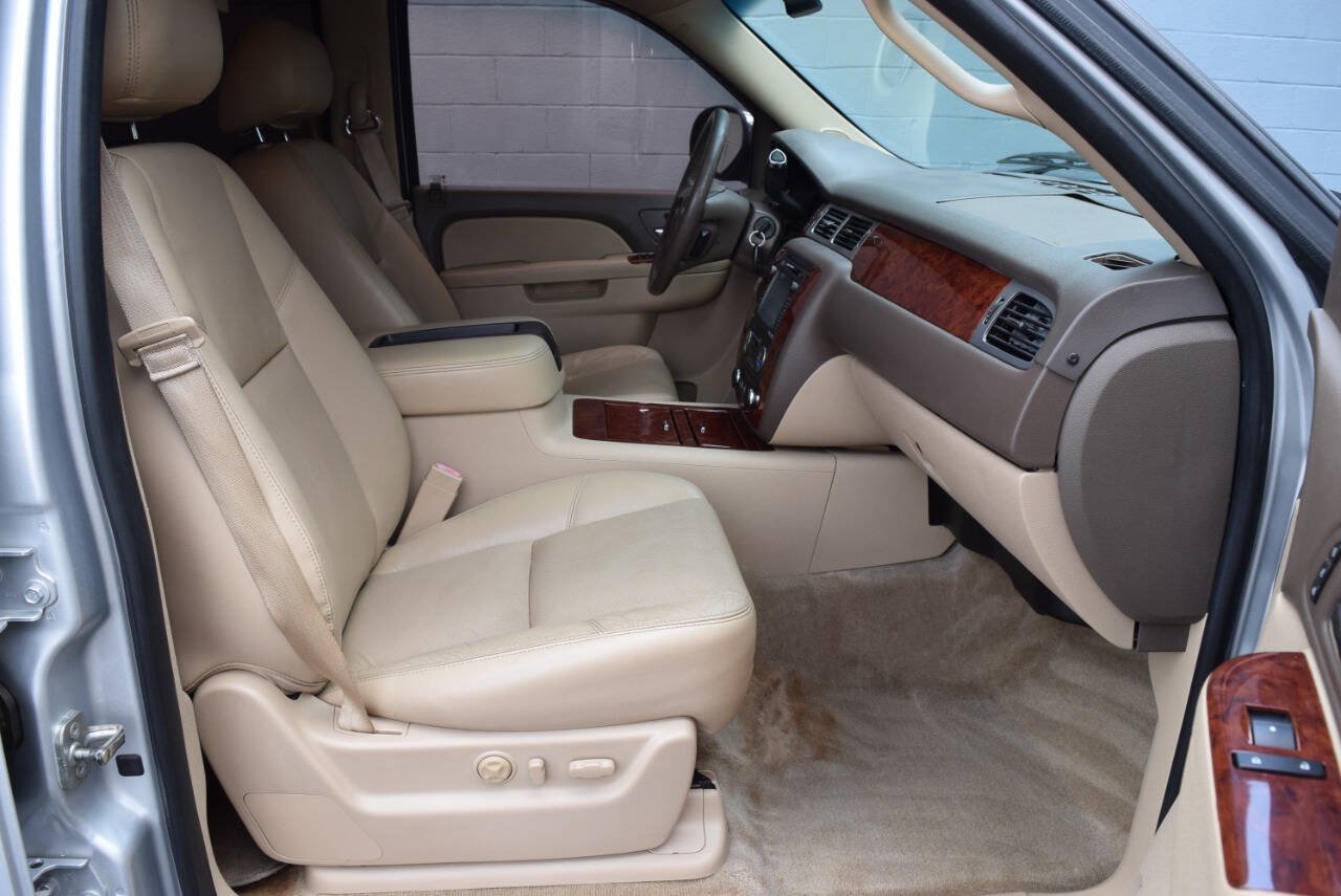 Used 2014 Chevrolet Suburban LTZ RWD image 61