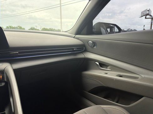 Used 2024 Hyundai Elantra SEL FWD image 20