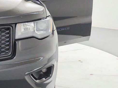 Used 2018 Jeep Grand Cherokee Laredo AWD/4WD image 11