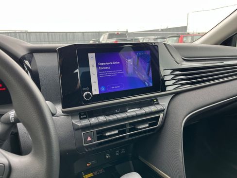 Used 2025 Toyota Camry LE image 22