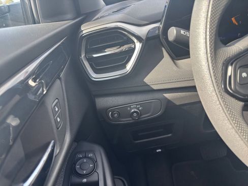 Used 2025 Chevrolet TrailBlazer LT image 32