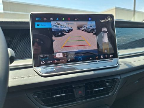 New 2025 Volkswagen Tiguan SE image 24