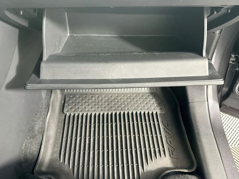 Certified 2024 Toyota RAV4 LE FWD image 31