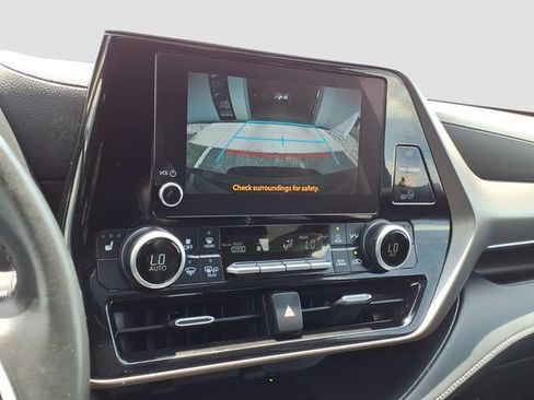 Certified 2024 Toyota Highlander XLE FWD image 20