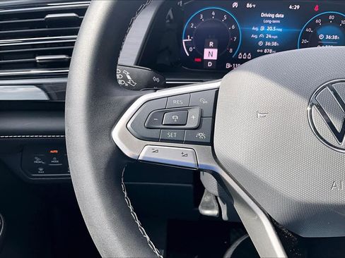 Used 2025 Volkswagen Atlas Cross Sport SE image 23