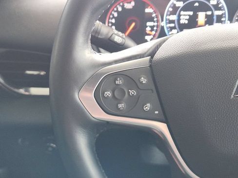 Used 2022 Chevrolet Traverse Premier FWD image 29