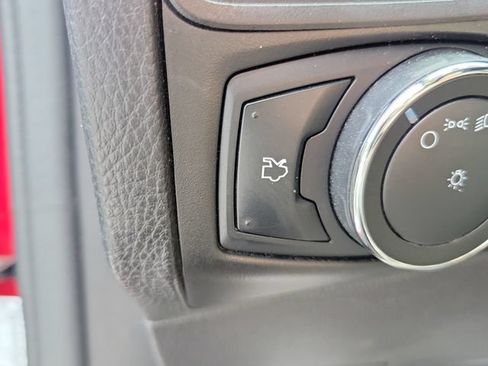 Used 2014 Ford Focus SE FWD image 25