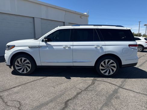 Used 2023 Lincoln Navigator Reserve image 8