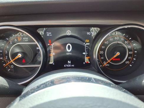 Used 2018 Jeep Wrangler Unlimited Sahara w/ LED Lighting Group AWD/4WD image 26