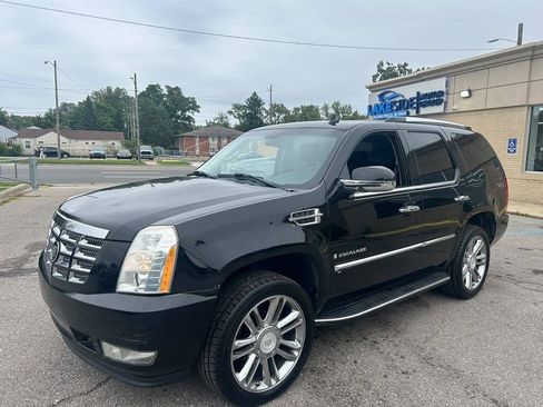 Used 2007 Cadillac Escalade AWD w/ Information Package image 1