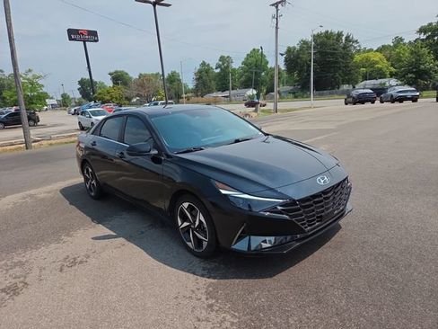 Certified 2023 Hyundai Elantra Limited FWD image 4