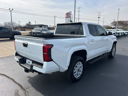 Used 2025 Toyota Tacoma SR5 image 18