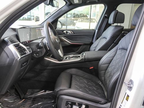 New 2026 BMW X5 xDrive40i w/ Climate Comfort Package image 17