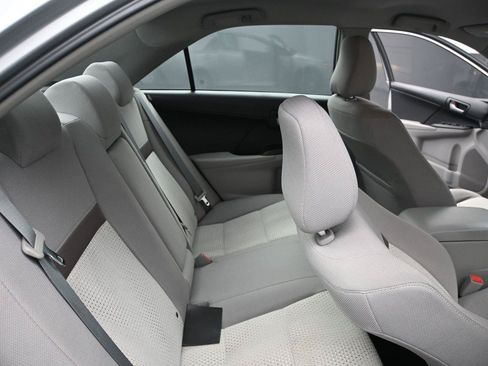 Used 2014 Toyota Camry LE FWD image 18