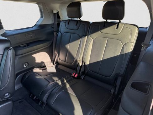 Used 2023 Jeep Grand Cherokee L Limited w/ Luxury Tech Group II image 18