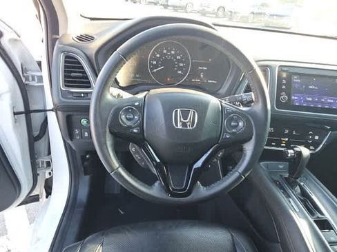 Used 2019 Honda HR-V Touring image 12