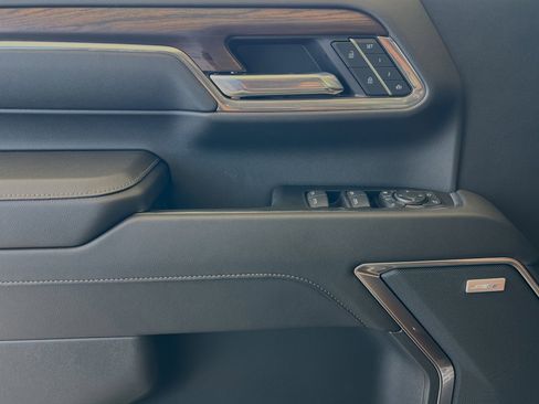 New 2024 GMC Sierra 2500 SLT w/ SLT Premium Package image 12