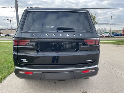 Used 2022 Jeep Wagoneer Series III w/ Flexible Seating Group image 12