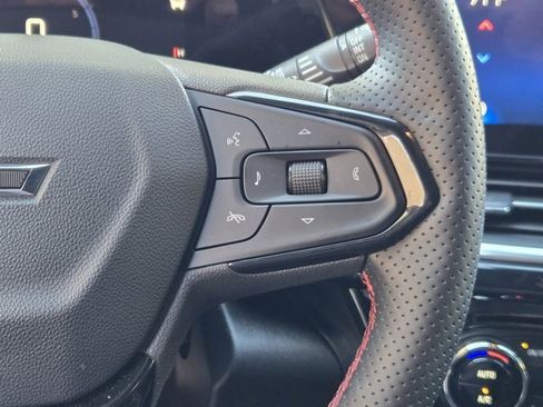 Used 2025 Chevrolet Trax RS w/ Sunroof Package image 30