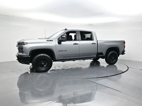 Used 2024 Chevrolet Silverado 2500 Custom w/ Z71 Off-Road Package image 5
