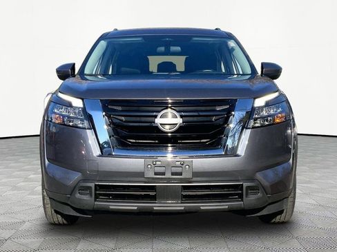 Used 2024 Nissan Pathfinder SV image 2