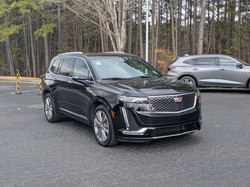 Used 2023 Cadillac XT6 Premium Luxury image 3