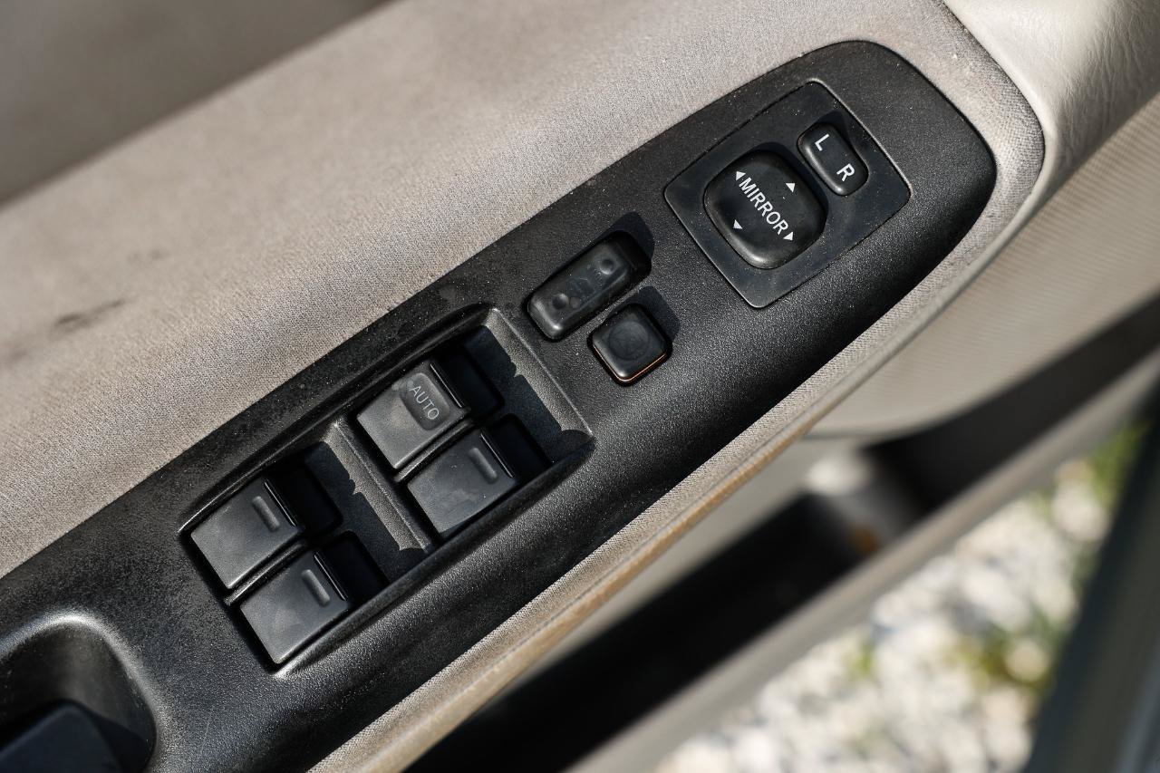 Used 2005 Toyota Camry LE FWD image 34
