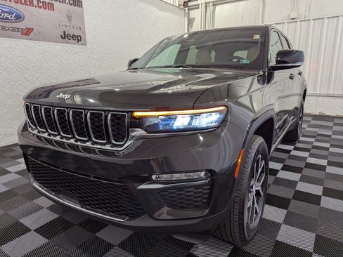 Used 2024 Jeep Grand Cherokee Limited w/ Trailer Tow Package AWD/4WD image 3