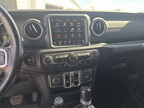 Used 2021 Jeep Wrangler Unlimited Sahara AWD/4WD image 17