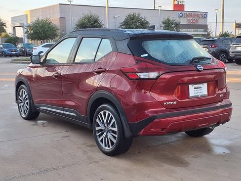 Used 2023 Nissan Kicks SR w/ SR Premium Package FWD image 2