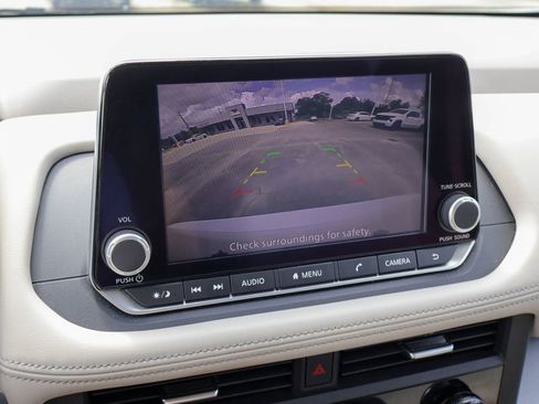 Used 2025 Nissan Rogue SV FWD image 4