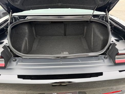 Used 2015 Dodge Challenger SRT Hellcat image 9