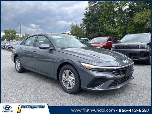 New 2026 Hyundai Elantra SE FWD image 1