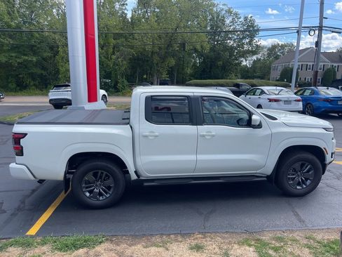 Certified 2025 Nissan Frontier SV image 6