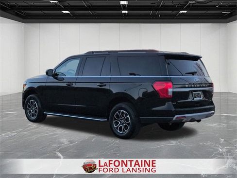 Used 2023 Ford Expedition Max XLT image 3